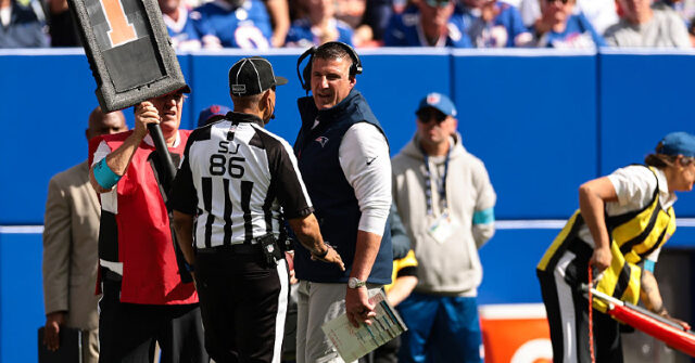pats-coach-mike-vrabel-calls-referee-‘sensitive’-after-drawing-flag-during-sideline-spat