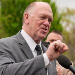 border-czar-tom-homan-clashes-with-cbs-interviewer-over-migrant-deaths,-asks-for-biden-era-data