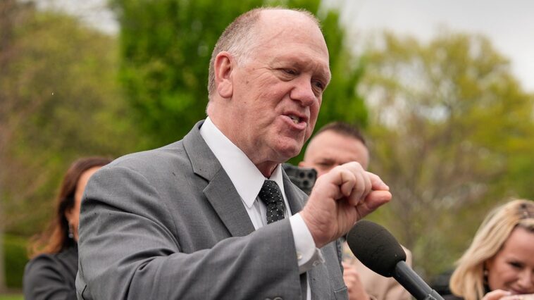 border-czar-tom-homan-clashes-with-cbs-interviewer-over-migrant-deaths,-asks-for-biden-era-data