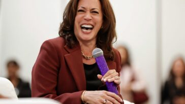 the-midterm-sprint-gets-the-full-kamala-treatment-with-a-‘powerful’-pep-talk