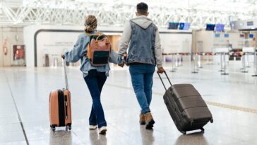 man-triggers-relationship-crisis-by-grabbing-first-class,-leaving-woman-behind-in-coach