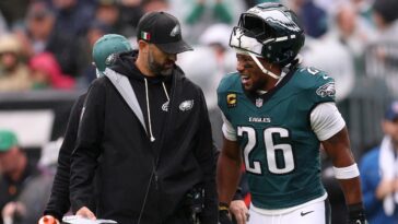 eagles-rb-saquon-barkley-reportedly-considered-week-to-week-with-hamstring-injury