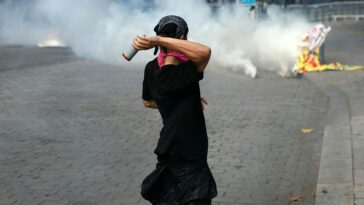 student-agitators-storm-back-for-biggest-day-yet-as-far-left-foments-riots