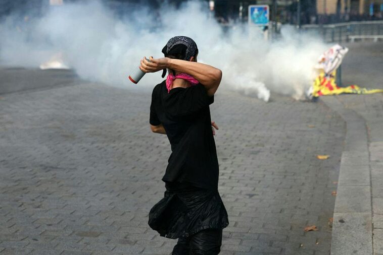 student-agitators-storm-back-for-biggest-day-yet-as-far-left-foments-riots