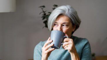 people-who-live-to-100-have-3-drinks-in-common,-longevity-expert-says