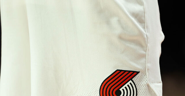 trail-blazers-announcer-fired-for-racist-tweets-made-as-a-teen,-attorney-pressures-team-for-reinstatement