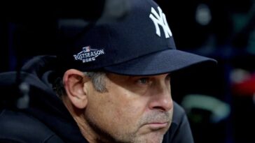 why-aaron-boone-stuck-with-lefty-hitters-in-ugly-game-2-loss