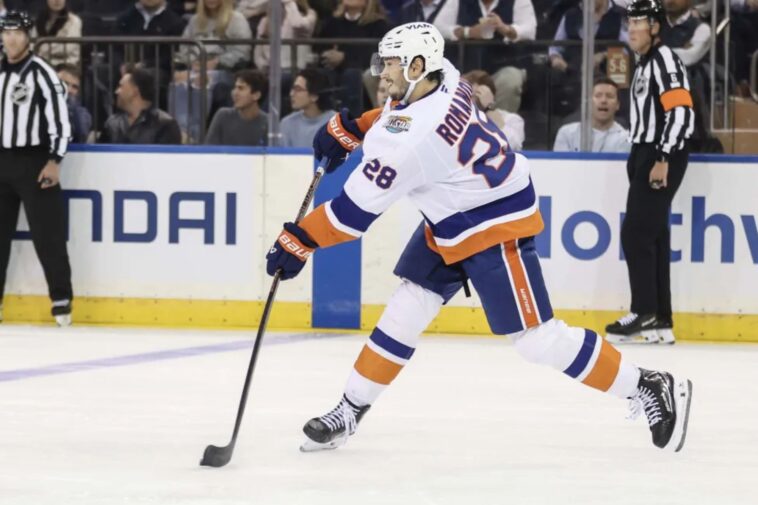 islanders-defenseman-alexander-romanov-exits-loss-with-apparent-injury-in-concerning-twist