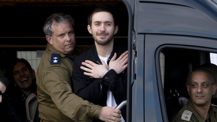 ‘i-am-omer’:-former-hamas-hostage-reflects-on-surviving-505-harrowing-days-in-captivity