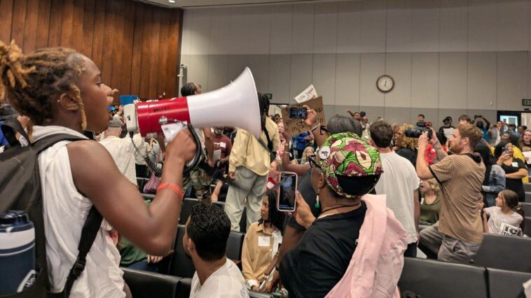 memphis-city-council-devolves-into-chaos-after-data-center-moratorium-vote-postponed