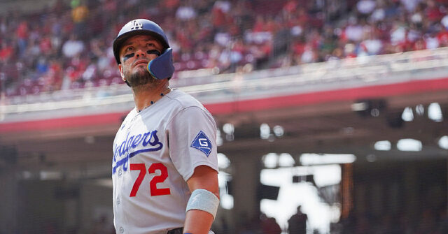 watch:-dodgers’-miguel-rojas-aces-us-citizenship-test:-‘i’m-really-proud-to-be-an-american’