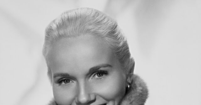 eva-marie-saint,-star-of-‘north-by-northwest’-and-‘on-the-waterfront,’-dies-at-102