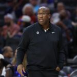 mike-brown-sends-stern-warning-to-knicks-bench-players-after-lackluster-practice