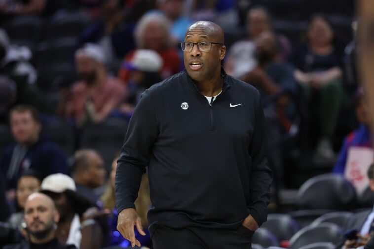 mike-brown-sends-stern-warning-to-knicks-bench-players-after-lackluster-practice
