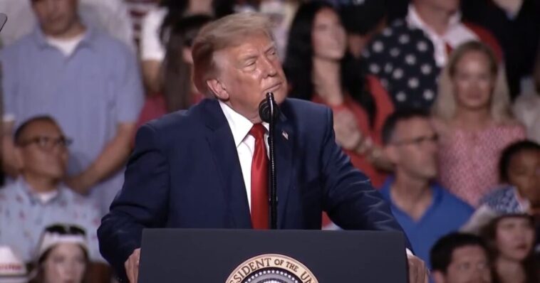 texas-rallygoers-heckle-and-pour-water-on-leftist-protestors-at-trump-rally-in-san-antonio-(videos)