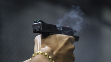 video:-alleged-thieves-flee-under-barrage-of-bullets-after-jewelry-store-owner-opens-fire
