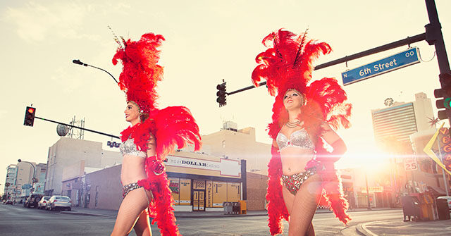 watch:-las-vegas-‘showgirls’-accused-of-brawling-with-tourists-over-$20-tip