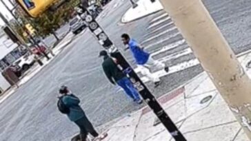 sick:-thug-launches-unprovoked-attack-on-man-in-broad-daylight-on-streets-of-philly-–-bursts-out-laughing-as-he-walks-away-(video)