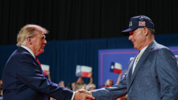 mlb-legend-roger-clemens-campaigns-with-trump-in-texas,-urges-republicans-to-‘get-out-and-vote’