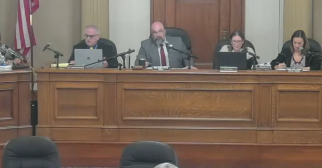 watch-—-iowa-pastor-fights-‘hail-satan’-prayer-at-city-council-meeting:-‘let’s-just-reverse-that-curse’