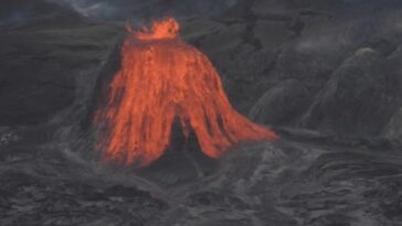 rumbling-volcano-forces-immediate-trail-closures-at-popular-vacation-hot-spot