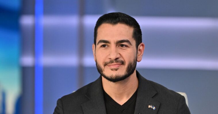 watch:-abdul-el-sayed’s-attempt-to-nail-mike-rogers-for-out-of-state-home-backfires
