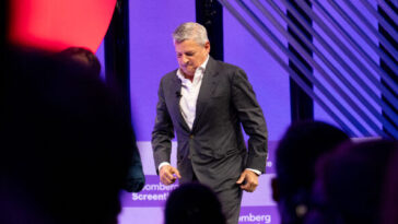 netflix-set-to-layoff-hundreds-of-employees-amid-engagement-crisis
