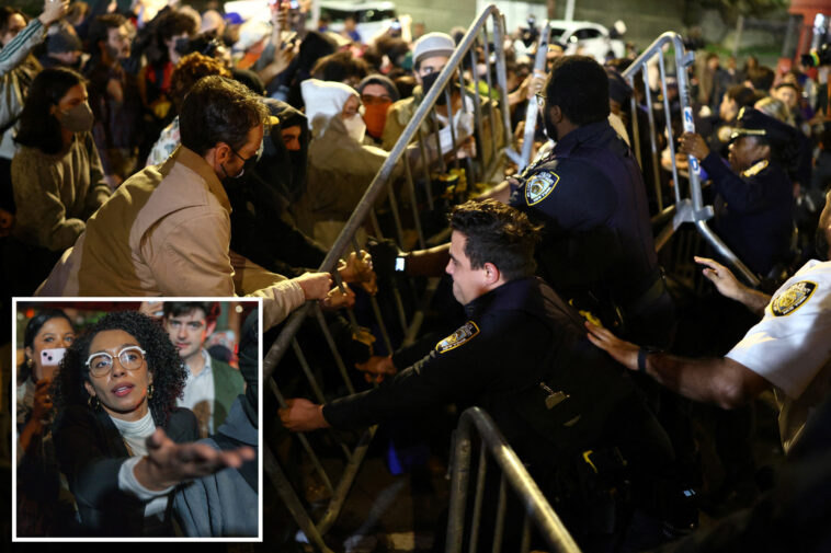 anti-ice-protesters-ram-cops-with-barricades,-lefty-mamdani-backed-pol-yells-at-nypd-to-‘stop-escalating’:-video
