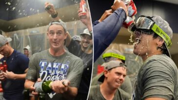 dodgers-playoff-legend-talks-about-whose-‘cheeks’-were-out-during-crazy-clubhouse-celebration