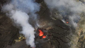 rumbling-of-hawaii’s-popular-kilauea-volcano-causes-trail-closures-and-aviation-warning