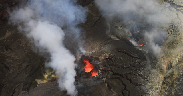rumbling-of-hawaii’s-popular-kilauea-volcano-causes-trail-closures-and-aviation-warning