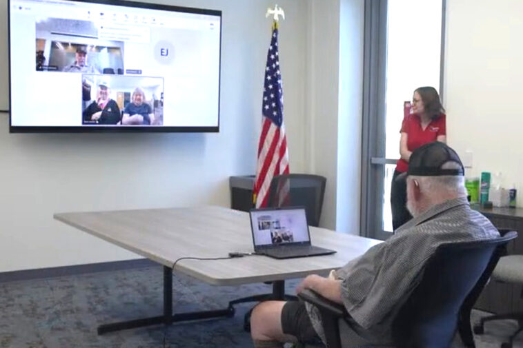 heartwarming-moment-two-veteran-brothers-living-3,000-miles-apart-meet-face-to-face-for-first-time-in-40-years