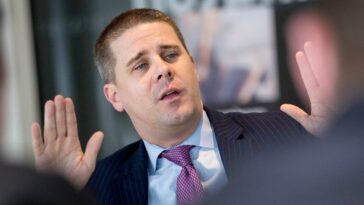 former-obama-advisor-tells-divided-maine-democrats-to-‘get-over-your-s—‘-and-win-the-race
