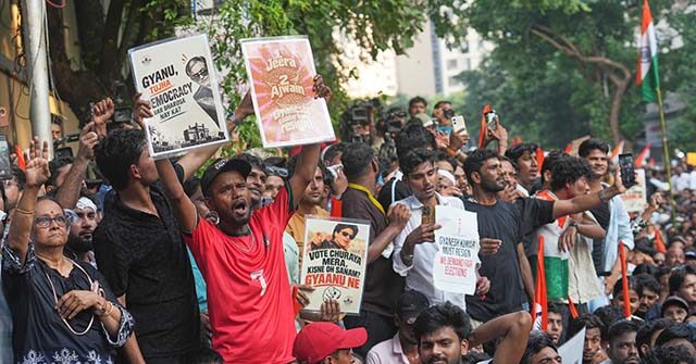 india-begins-mass-arrests-of-‘cockroach’-student-protesters