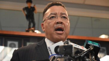 philadelphia-police-officers-shot-15-times-combined-in-ambush-attack,-suspect-found-hiding-in-tree