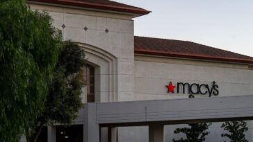 watch:-suspected-thief-falls-through-macy’s-ceiling,-makes-truly-brutal-landing-on-ladder-as-cops-grab,-cuff