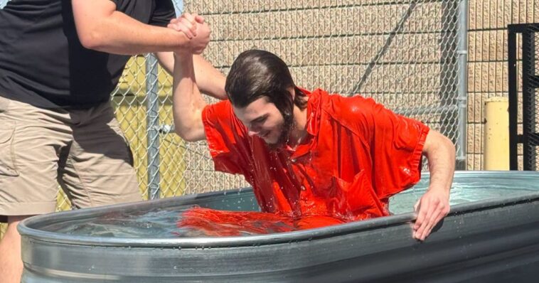 inmates-baptized-at-sheriff’s-office-in-powerful-display-of-gospel-truth