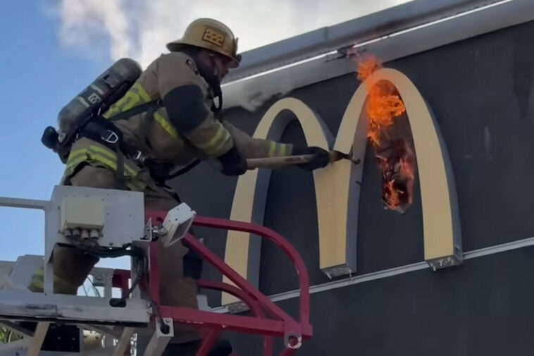 dramatic-moment-socal-mcdonald’s-bursts-into-flames-as-smoke-pours-from-restaurant’s-indoor-playground