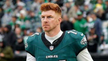 eagles-release-pro-bowl-quarterback-andy-dalton-after-just-one-disastrous-pass-in-loss