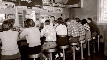 5-forgotten-ice-cream-flavors-from-the-’70s-that-fans-are-begging-to-be-brought-back