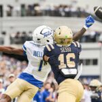 tulsa’s-david-wells-jr.-tips-ball-to-himself-for-improbable-touchdown-in-wild-play-against-navy
