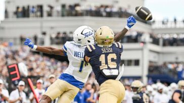 tulsa’s-david-wells-jr.-tips-ball-to-himself-for-improbable-touchdown-in-wild-play-against-navy