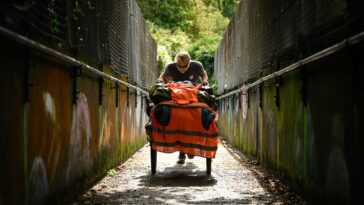 veteran-walked-across-four-continents-and-just-swam-the-english-channel-to-return-home