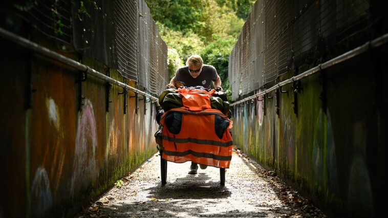 veteran-walked-across-four-continents-and-just-swam-the-english-channel-to-return-home