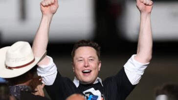 t-mobile,-at&t-share-prices-plummet-as-musk-makes-move-to-shake-up-the-industry