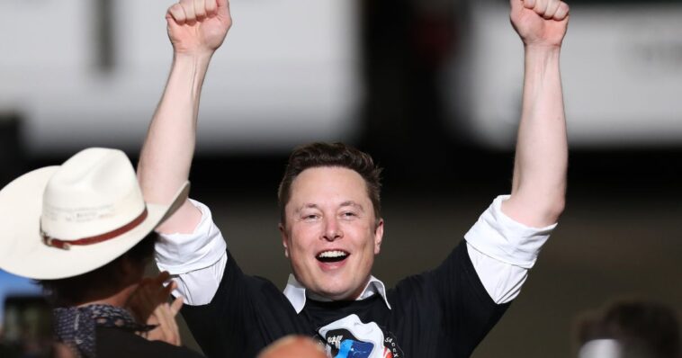 t-mobile,-at&t-share-prices-plummet-as-musk-makes-move-to-shake-up-the-industry