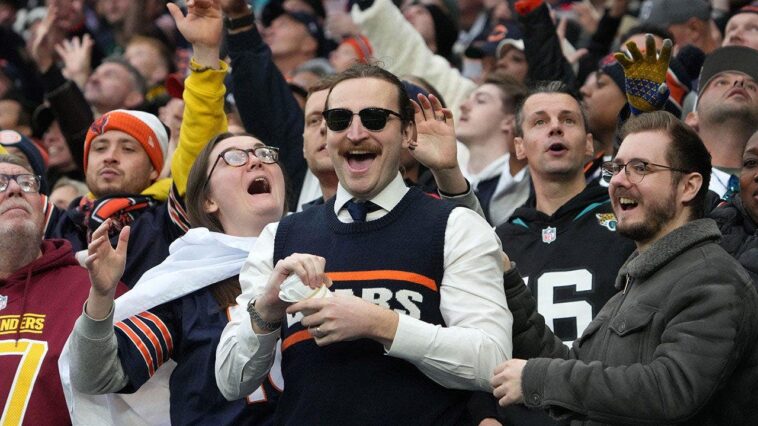 mike-ditka-tributes-pour-in-from-around-the-nfl-including-fans-dressing-like-him-in-green-bay