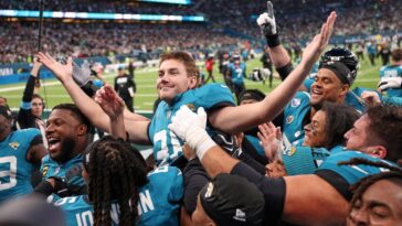 jaguars-kicker-sticks-it-to-eagles-fans-after-nailing-game-winning-57-yard-field-goal-in-london