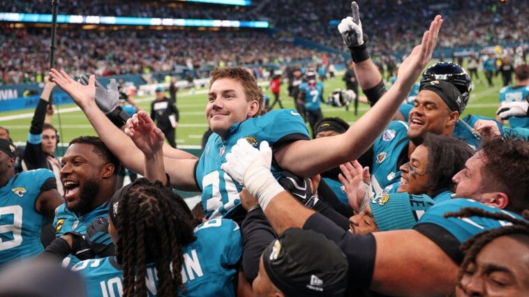 jaguars-kicker-sticks-it-to-eagles-fans-after-nailing-game-winning-57-yard-field-goal-in-london