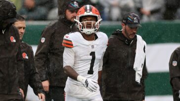 jets-defender-delivers-brutal-hit-to-browns-rookie-wide-receiver,-knocks-him-out-of-the-game